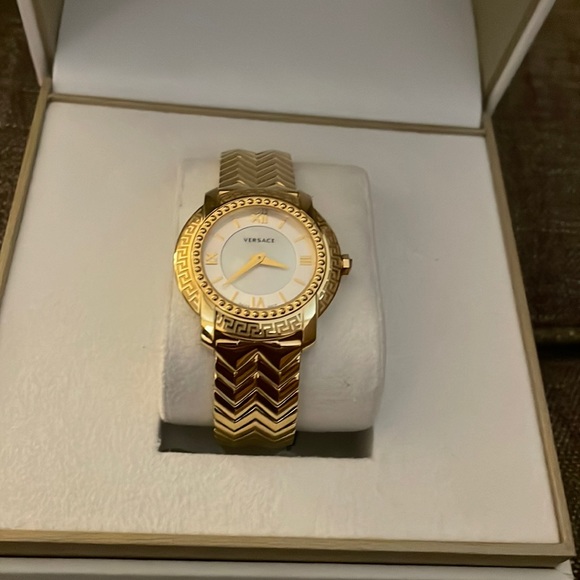 Versace women’s watch - Picture 1 of 3